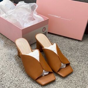 Intentionally Blank Kamika leather heeled mule in the color Canyon